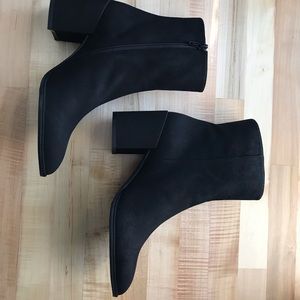 NIB Stuart Weitzman boots